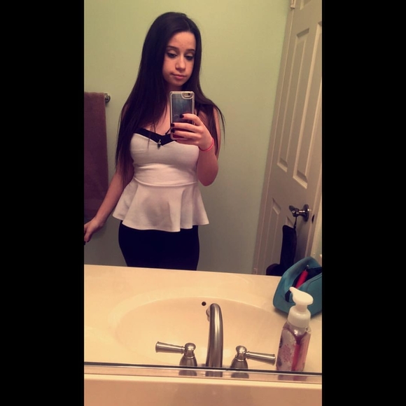 Meet your Posher, Danielle - Picture 1 of 1